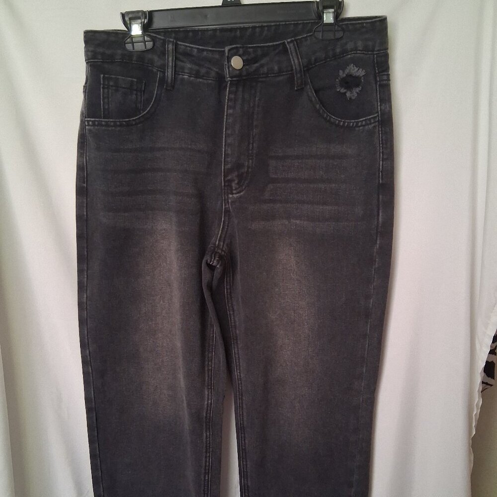 Men s Black Jeans 5 pockets Cut Out Detail on Back Hem-Waist 30 Length 29